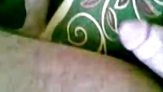 মেয়ে একটি বড় ঘষা সঙ্গে একটি বড় আয়না সামনে বাংলা 3x video একটি বালিশ উপর মেয়ে